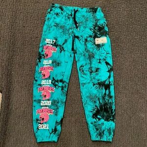 Broken Promises women’s joggers size small